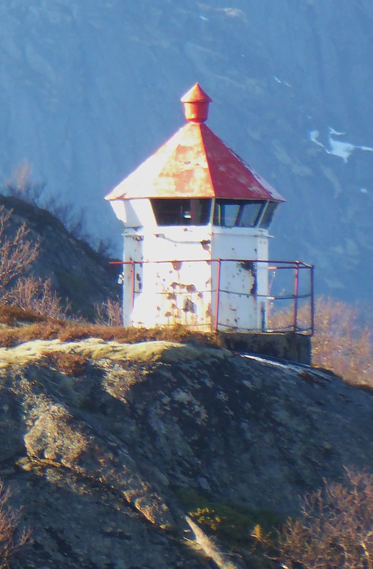 Ulvagsund fyr
Keywords: Norway;Norwegian sea;Inner Lofoten islands;Raftsund