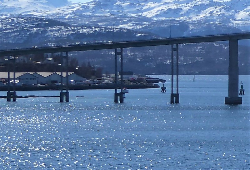 Finnsnesrenna / EX Gisundet Bridge Reingjerdbukta E light
Keywords: Norway;Finnsnes;Finnsnesrenna;Gisund