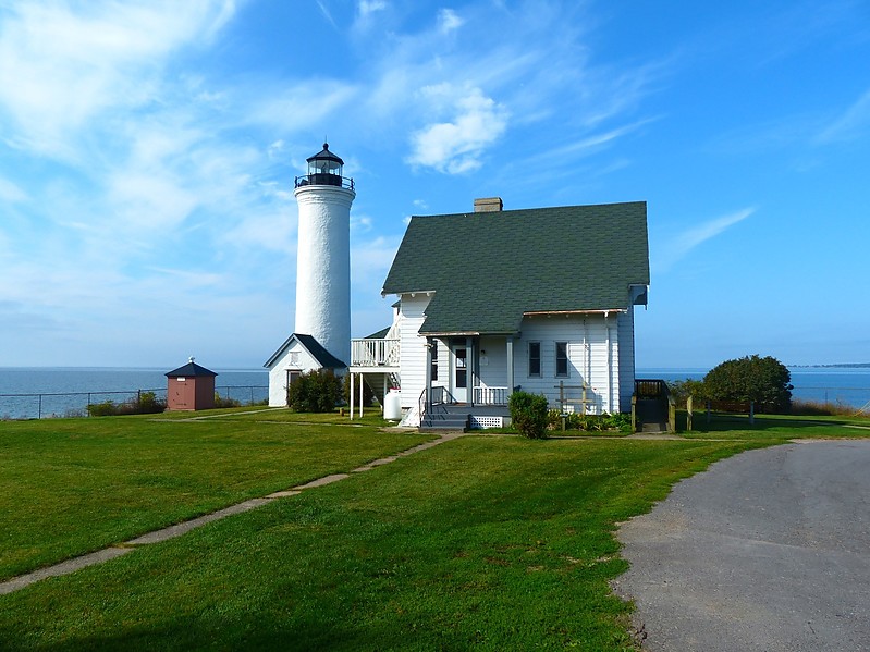 New York / Tibbett's Point lighthouse
Author of the photo: K. Ganzmann
Keywords: United States;New York;Lake Ontario;Saint Lawrence River