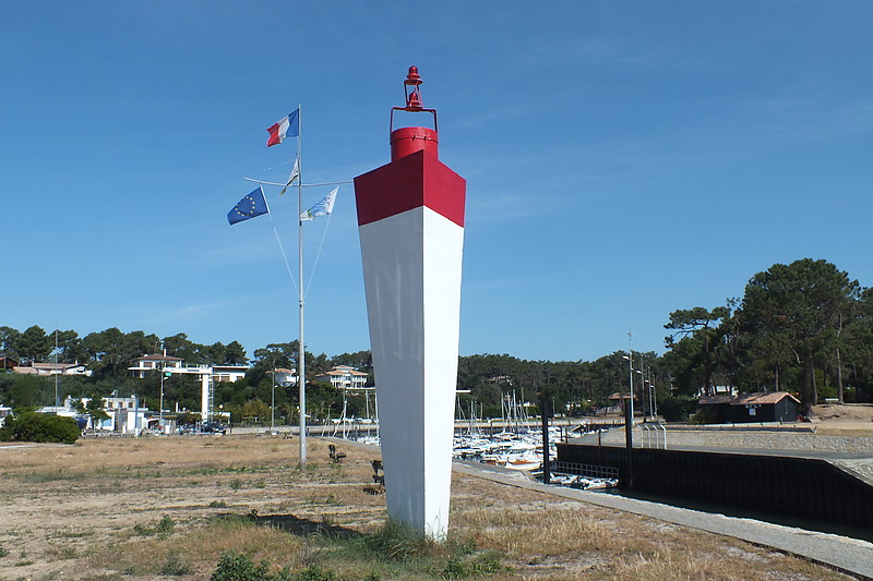 Port de la Vigne light
Keywords: France;Bay of Biscay