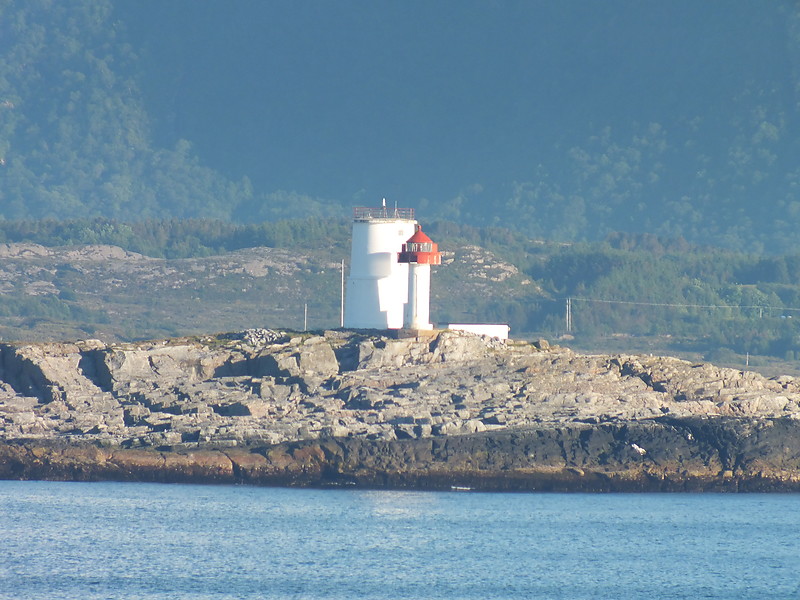 Kvitholmen lighthouse
Keywords: Hustadvika;Norway;Norwegian sea