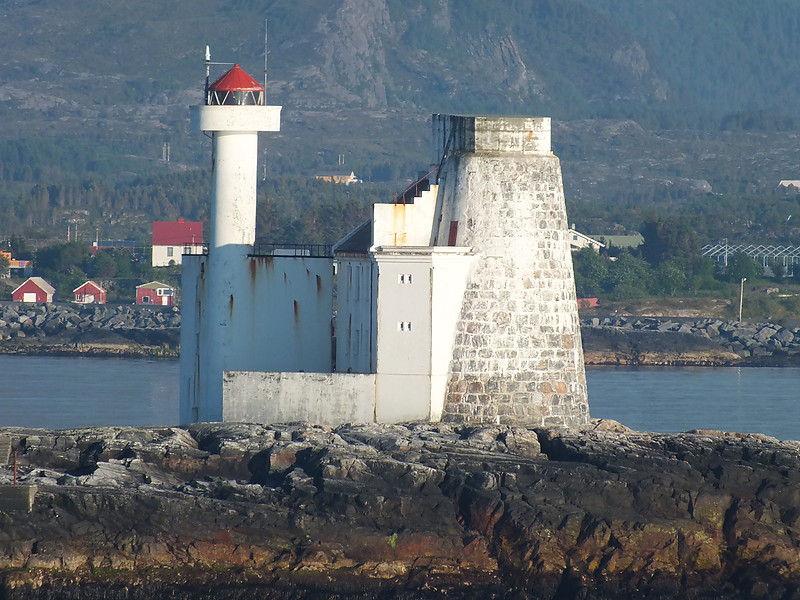 Hestskjaer lighthouse
Keywords: Hustadvika;Norway;Norwegian sea