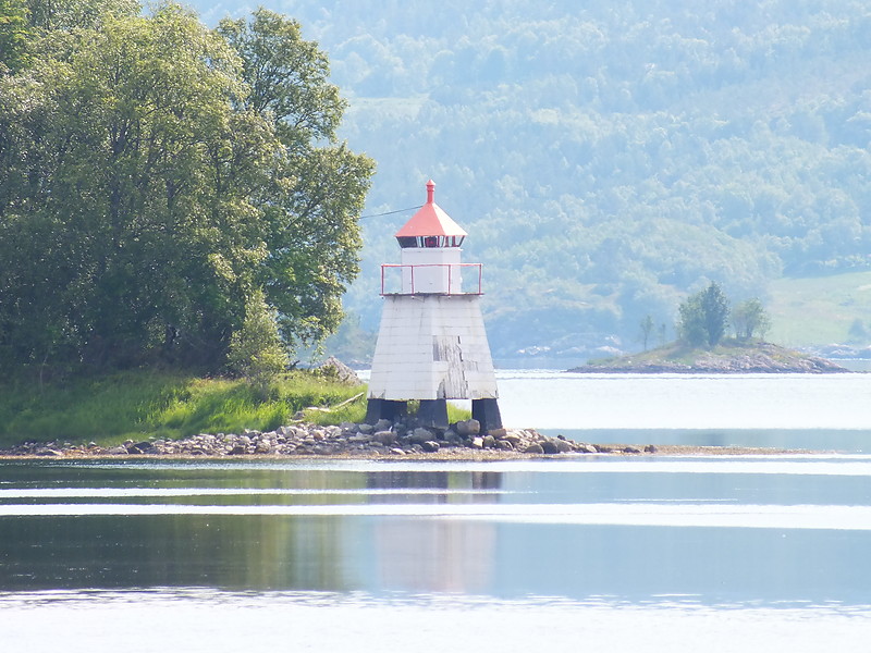 Espenes lighthouse
Keywords: Nordmorsfjord;Trondelag;Norway;Norwegian sea