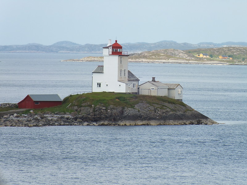 Tyrhaug lighthouse
Keywords: Edoyfjord;Trondelag;Norway;Norwegian sea