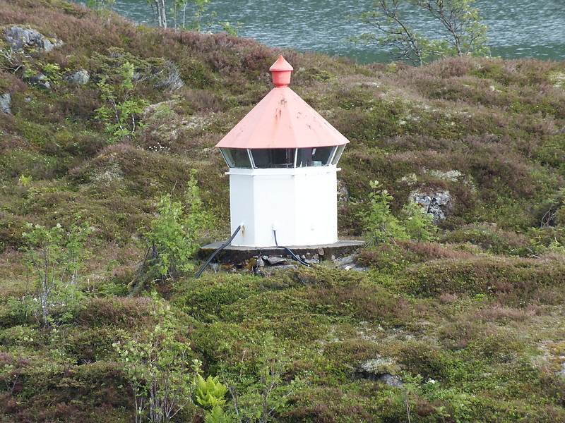 Rognholmen light
Keywords: Raftsund;Norway;Norwegian sea