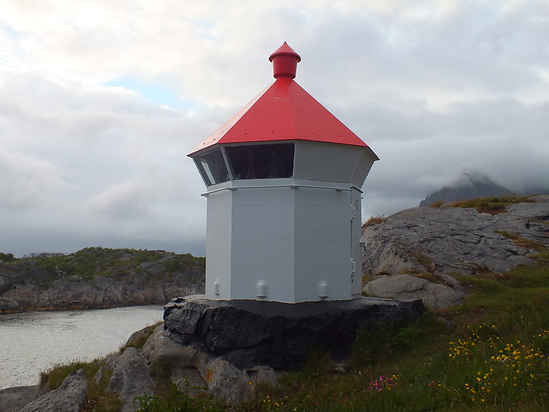 Hellandsoy light
Keywords: Henningsvaer;Lofoten;Vestfjord;Norway;Norwegian sea