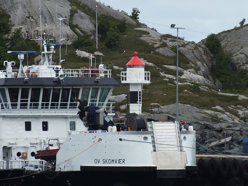 Fiskskjaeret lighthouse
Keywords: Reine;Lofoten;Vestfjord;Norway;Norwegian sea