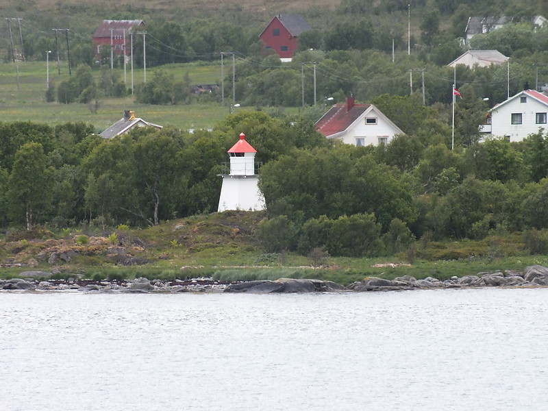 Lovik lighthouse
Keywords: Risoyrenna;Andfjorden;Norway;Norwegian sea