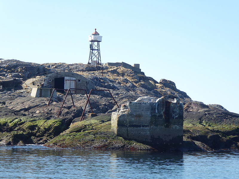 Lille Lyngøya light
Keywords: Norway;Norwegian sea