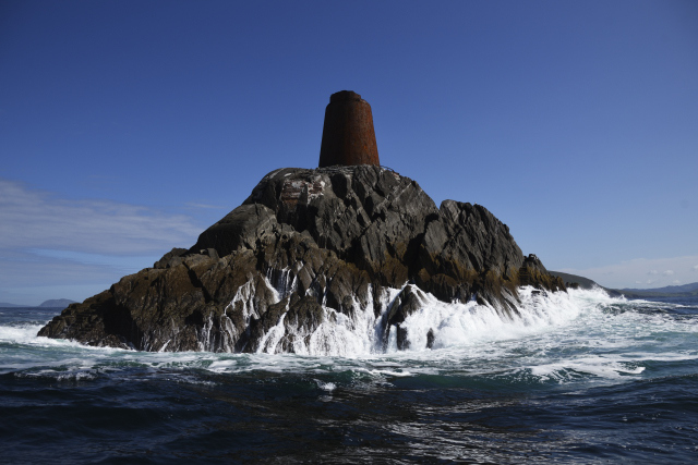 The Calf Rock Old Lighthouse
Keywords: Ireland;Atlantic ocean;Munster